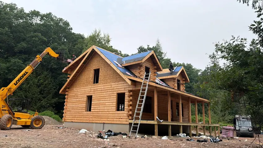 Base para techo en una cabaña de madera