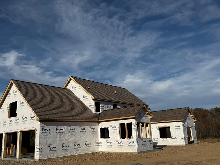 Techo de shingles en vivienda de nueva construcción